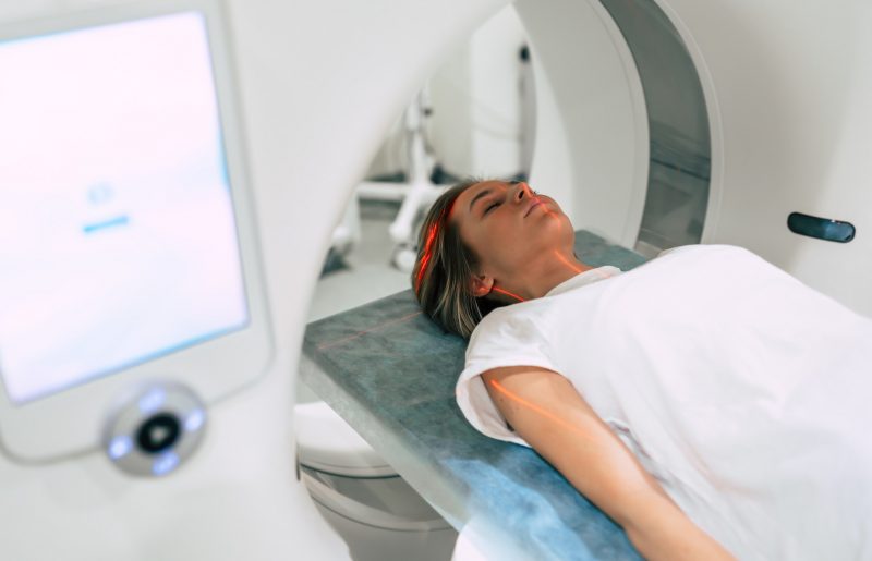 Funkcjonalny rezonans magnetyczny (fMRI) - na czym polega badanie