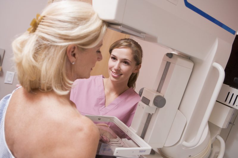 Mammografia, czyli rentgen piersi - jak przebiega, jak się przygotować