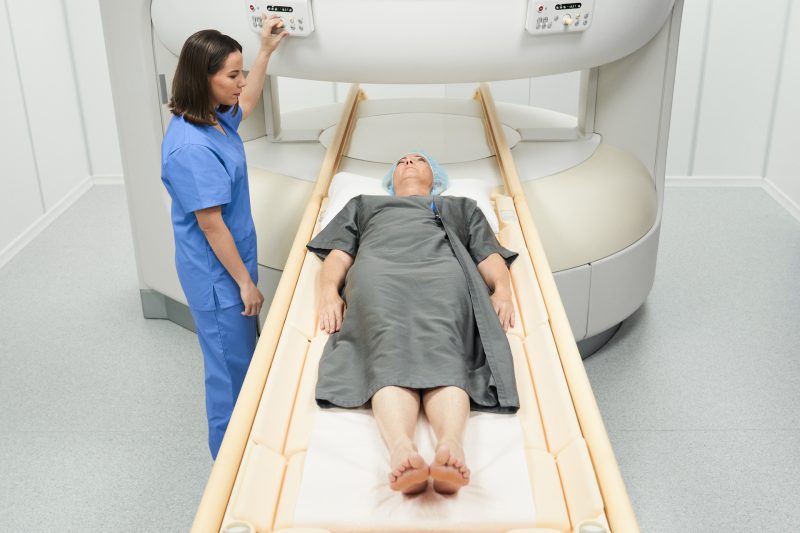 Rezonans magnetyczny biodra - jak przebiega, jak się przygotować
